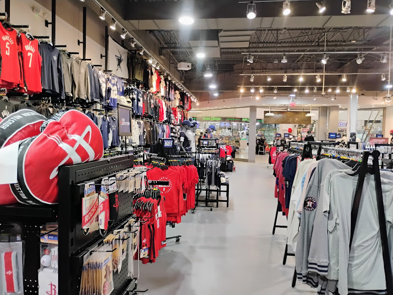 Fan Outfitters Willowbrook Mall