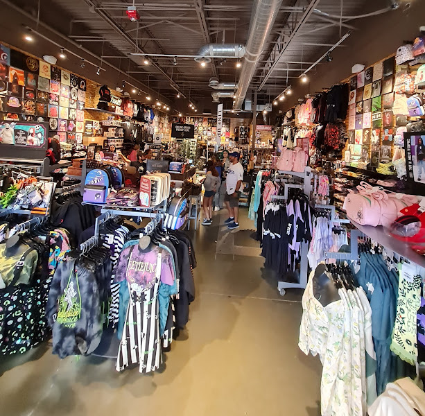 Hot Topic Outlet