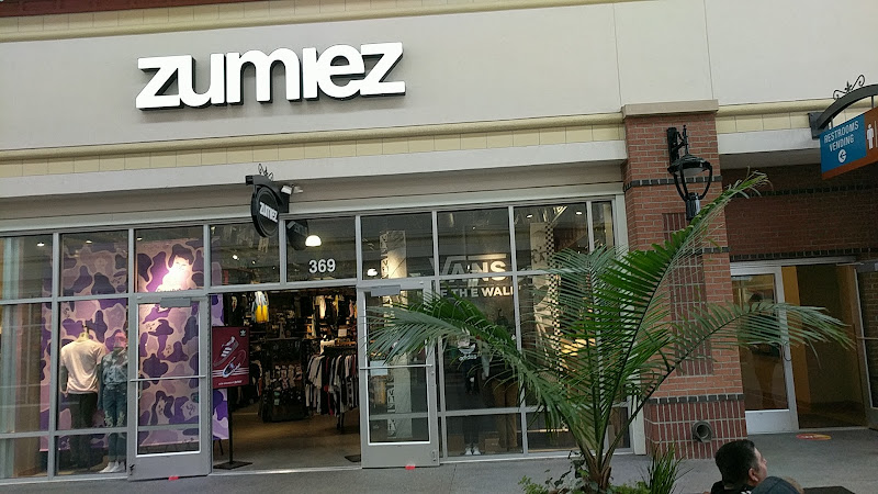Zumiez