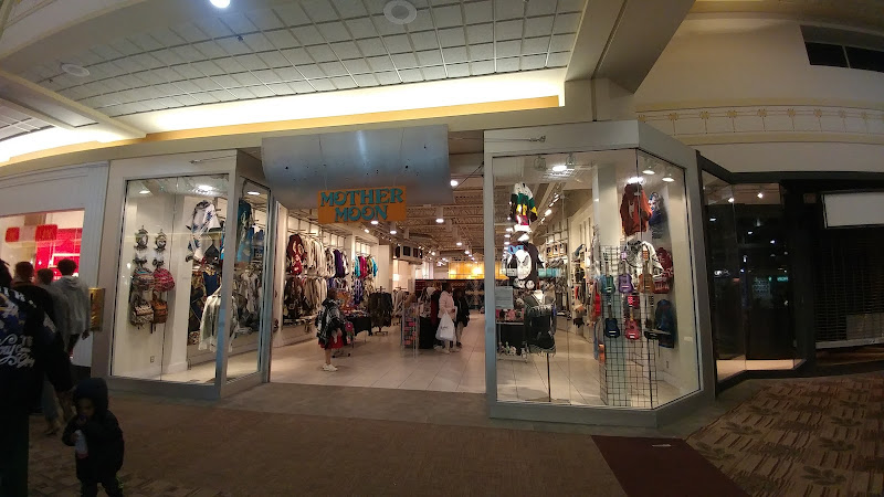 Mother Moon @ The Lakes Mall