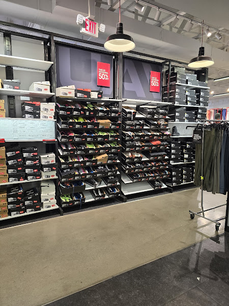 Under Armour Factory House - Tulare Outlets