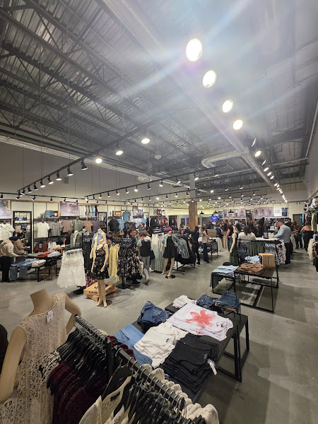 Warehouse One Outlet Collection Mall