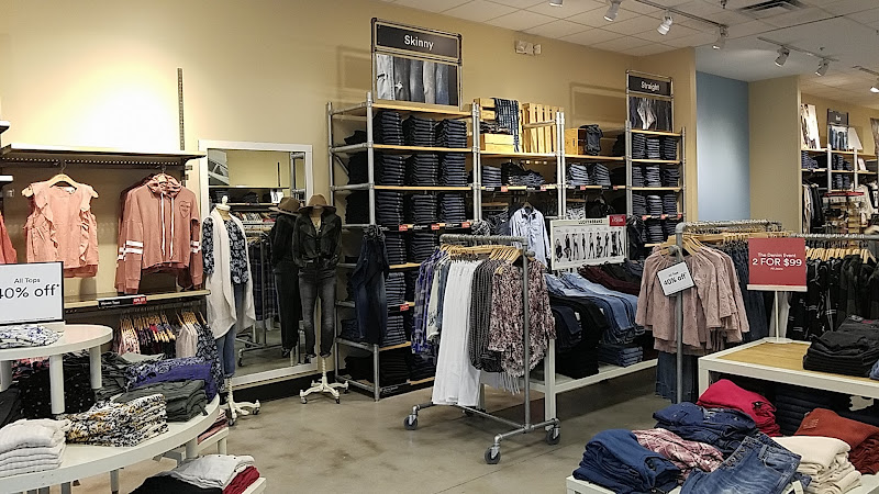 Lucky Brand Outlet