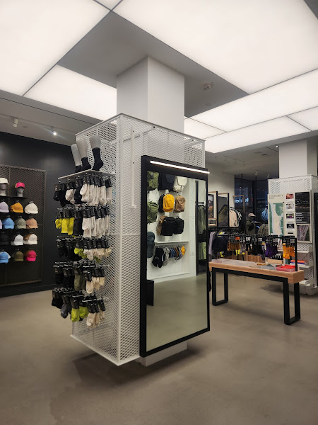 Arc'teryx Brookfield Place