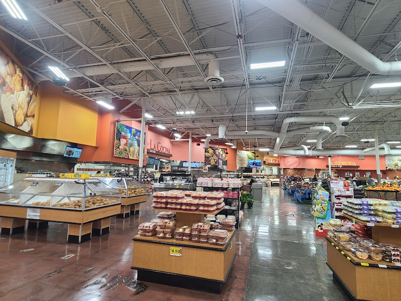 La Cocina (cafeteria in El Super grocery store)