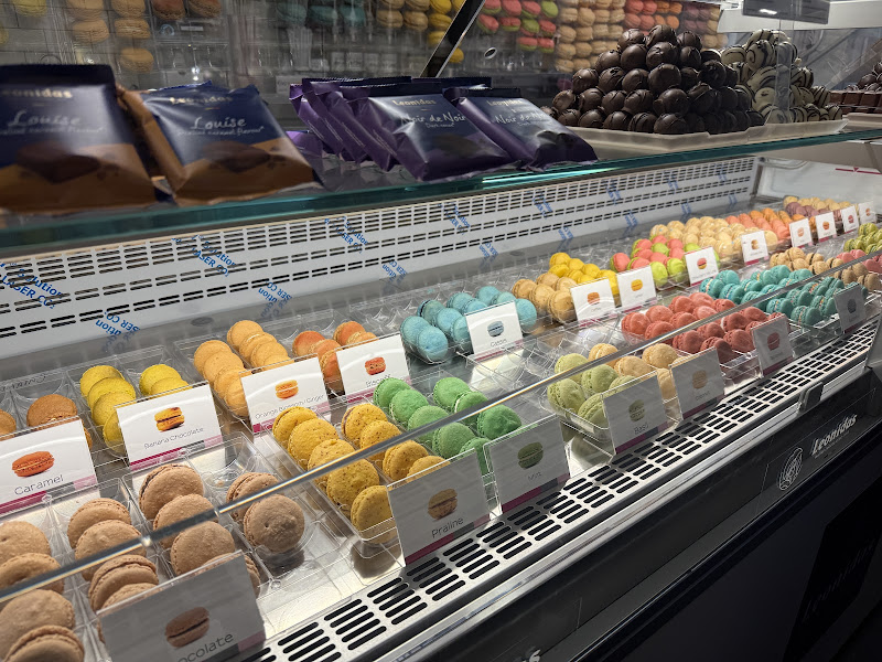 Le Macaron French Pastries