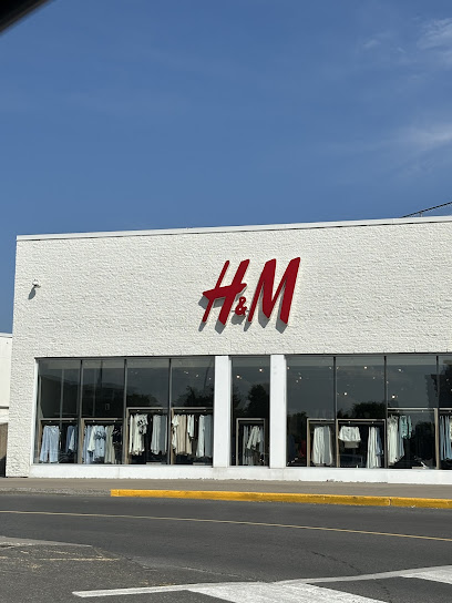 H&M (Upper Level)