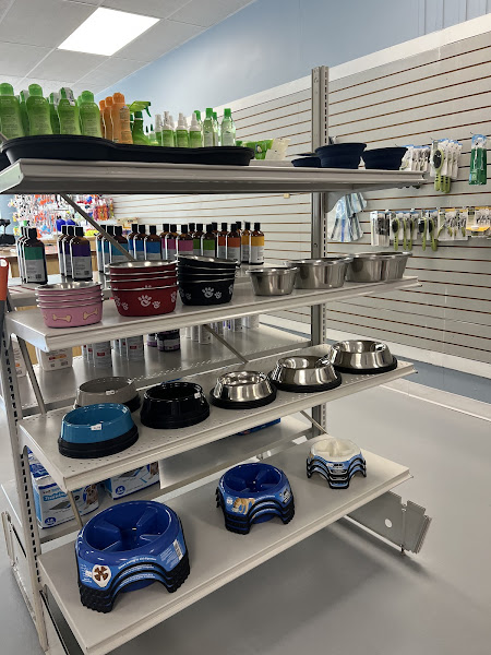 Woody’s Pet Supplies and Grooming