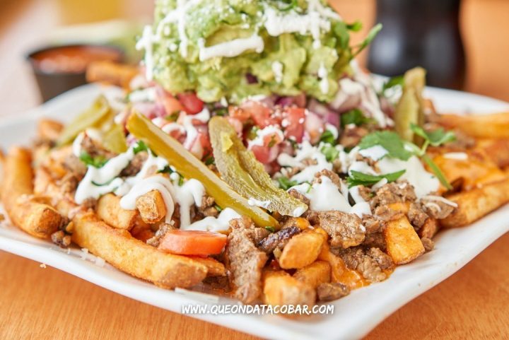 Que Onda! TacoBar logo