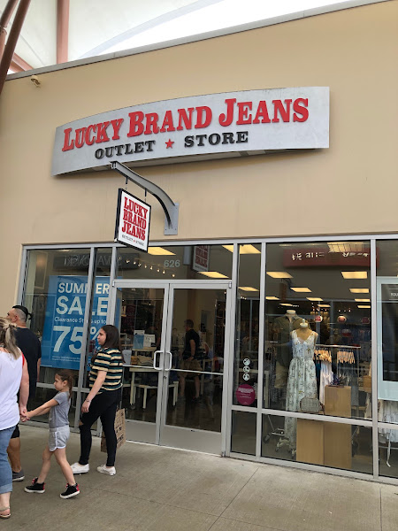 Lucky Brand Outlet