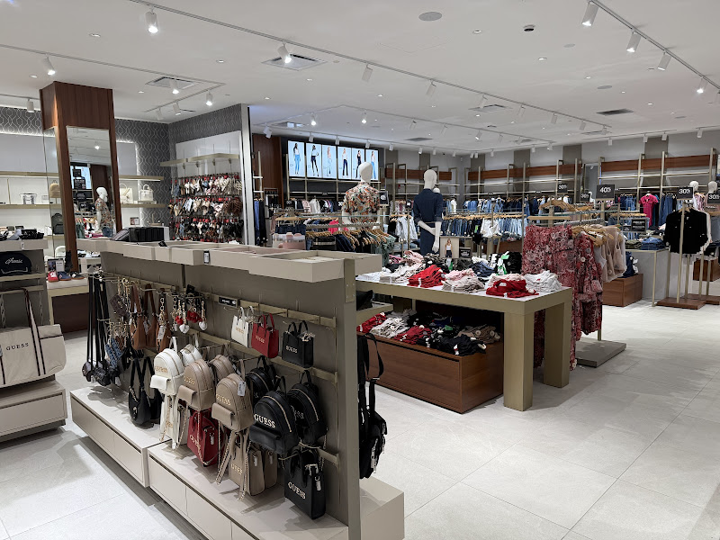 GUESS Factory