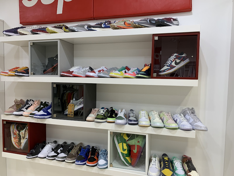 Sneaker Streetwear Shop