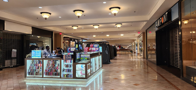 Woodbridge Center - Main Entrance