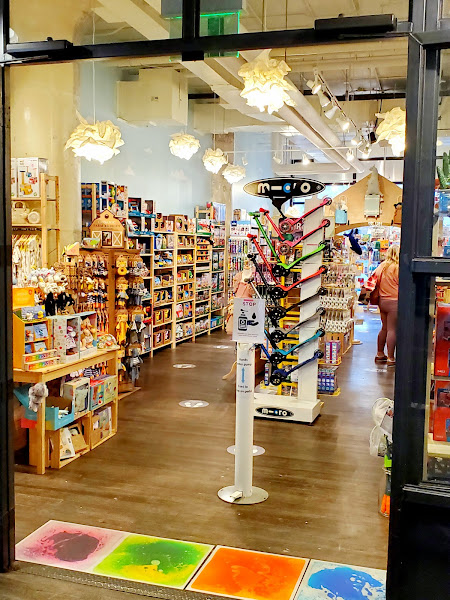 Rhen’s Nest Toy Shop