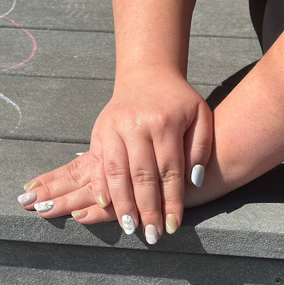 Deluxe Nails & Spa