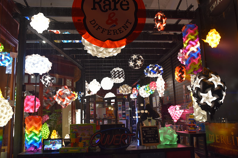 RARE & DIFFERENT - LAMPES LOTUS - JEUX - GIFT SHOP / BOUTIQUE CADEAUX