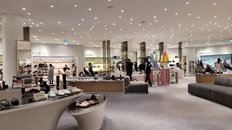 Holt Renfrew | Canada’s Designer Fashion, Beauty & Lifestyle Retailer