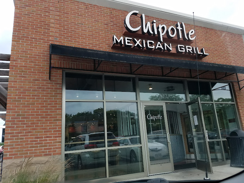 Shoppes At Brookfield Commons