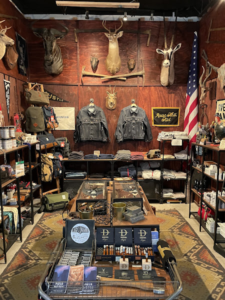 Tres Cuervos Shop