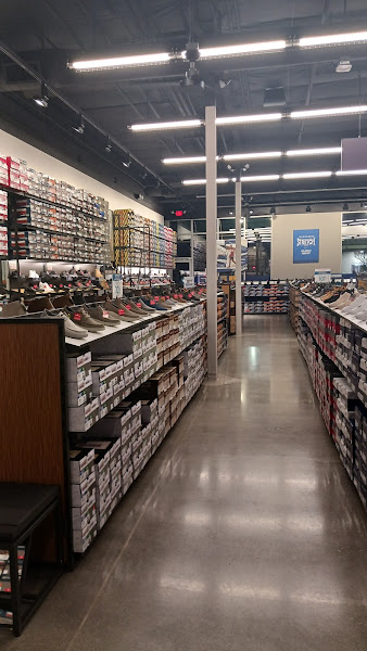 SKECHERS Warehouse Outlet