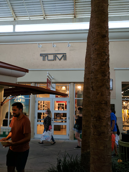 TUMI Outlet Store - Orlando Premium Outlets Vineland Ave