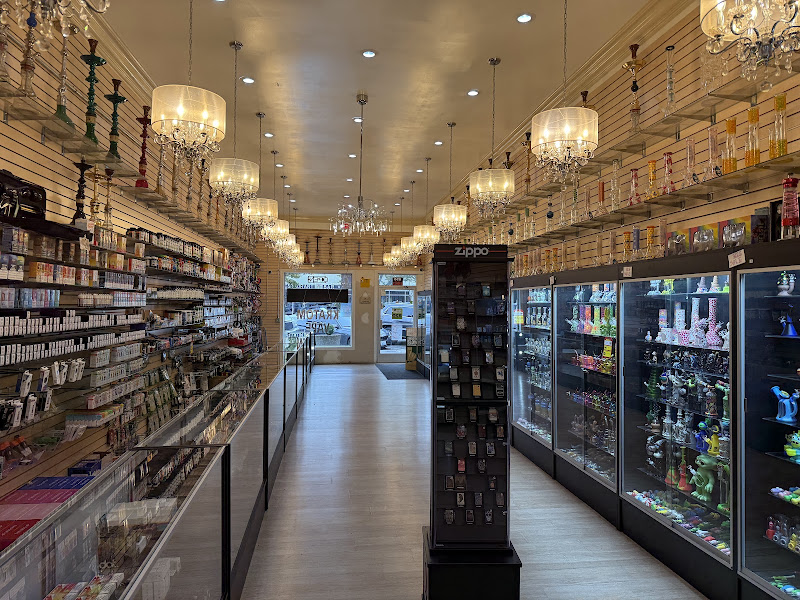 Golden Smoke House smoke shop vape’s store