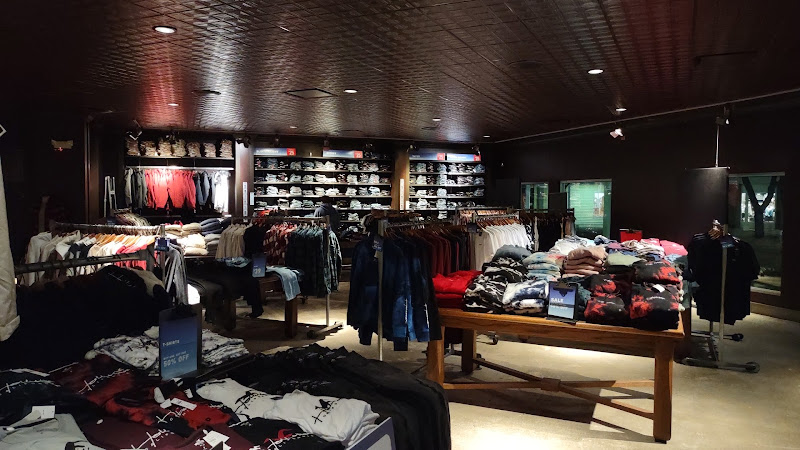 Hollister Outlet