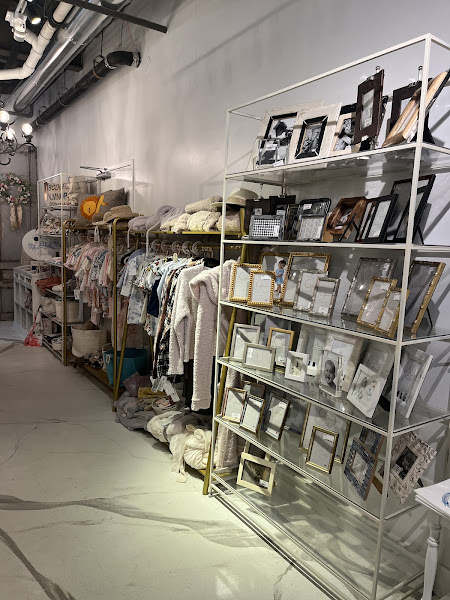 Oak & Willow Home Accessories & Gift Boutique