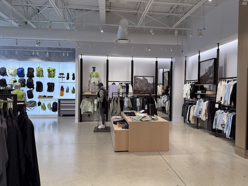 Arc'teryx Park Royal and ReBird Service Center