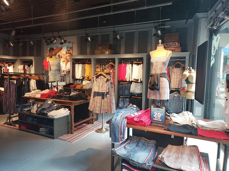 Hollister Co.