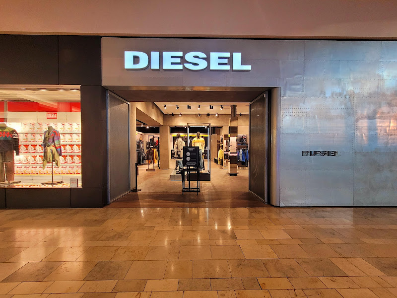 DIESEL FASHION SHOW MALL