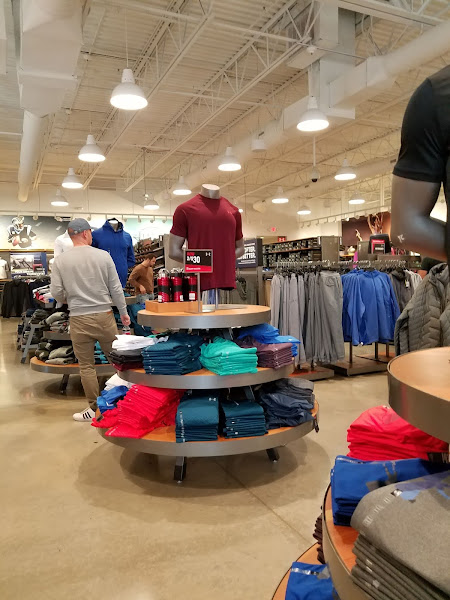 Under Armour Factory House - Tanger Outlets at Memphis