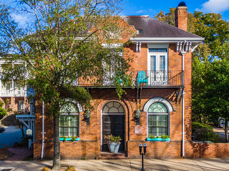 Front Street Inn