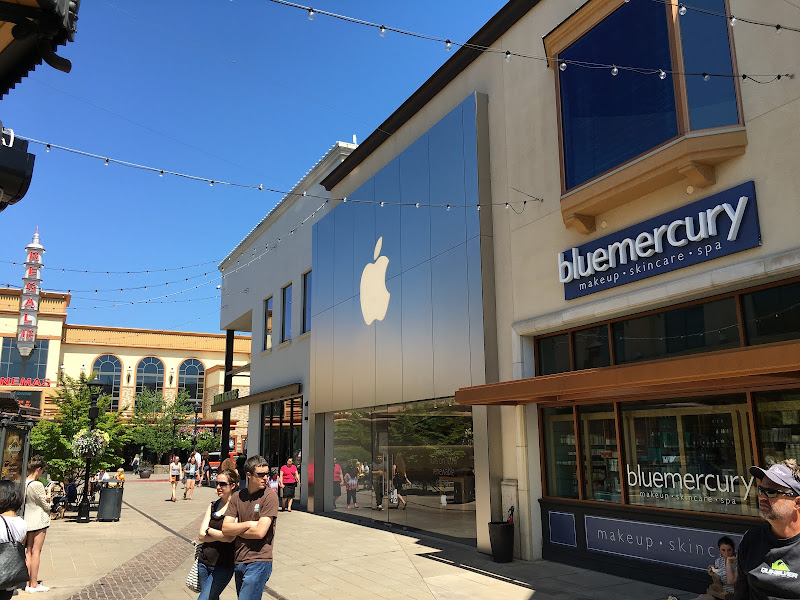 Apple Bridgeport Village