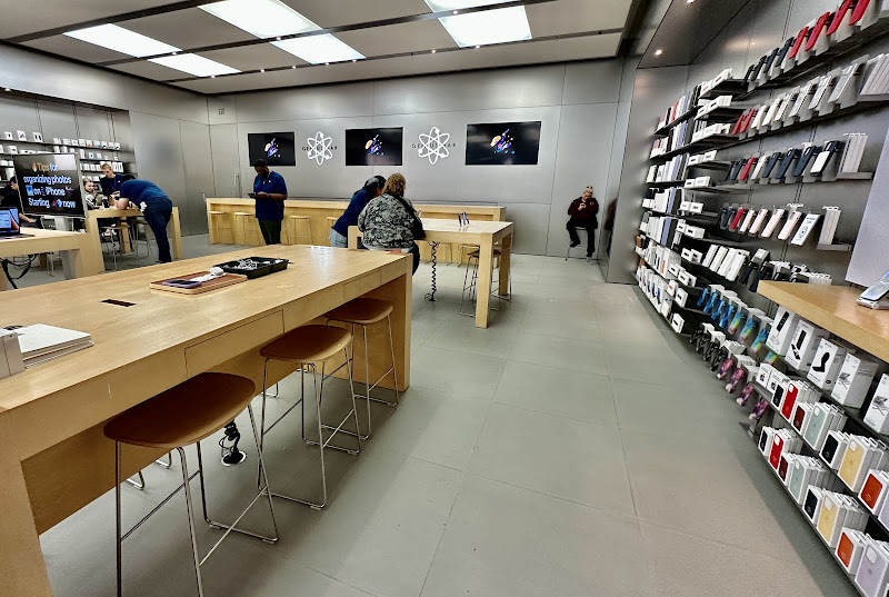 Apple University Park Mall