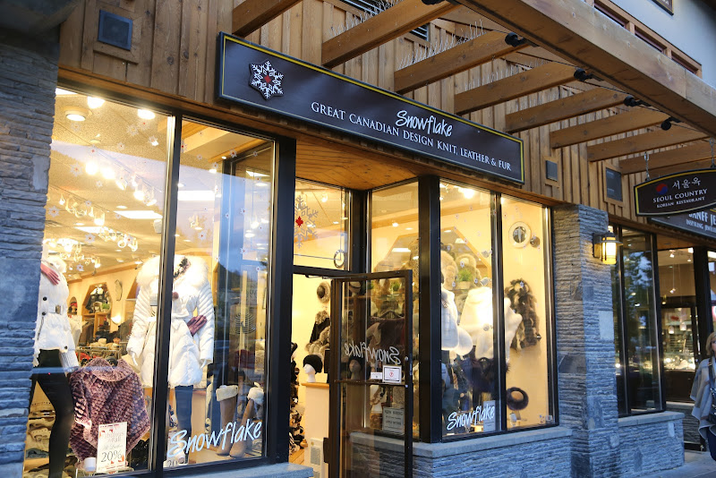 Snowflake Canada Sundance Mall Store