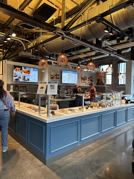 4 Birds Bakery
