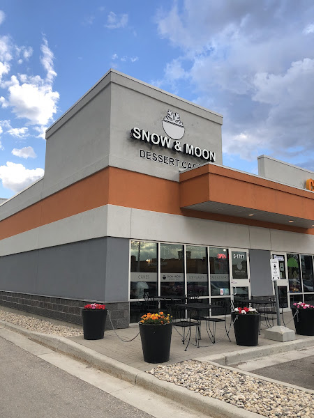 Snow & Moon Dessert Cafe
