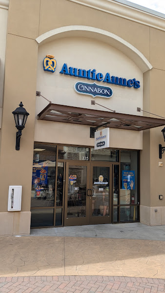 Auntie Anne's and Cinnabon Cafe