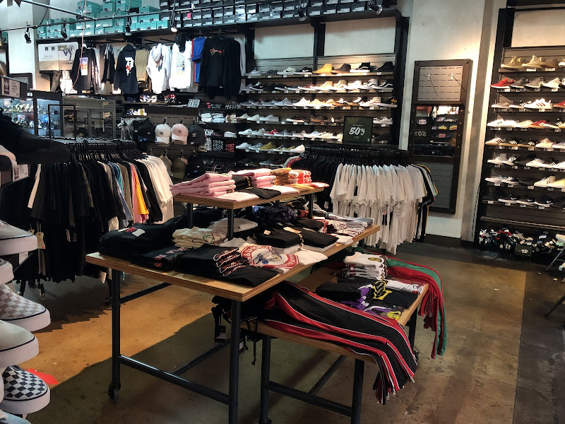 Zumiez