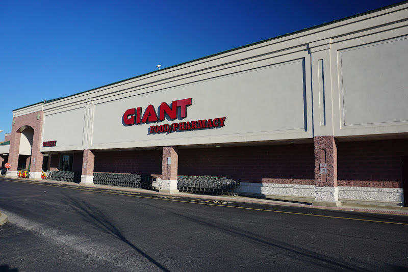 GIANT Pharmacy