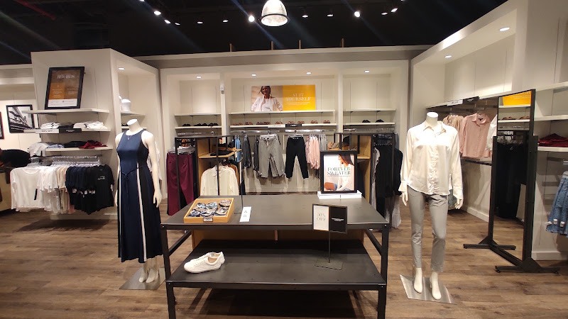 Banana Republic Factory Store