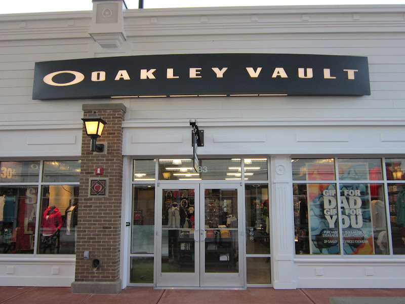 OAKLEY VAULT