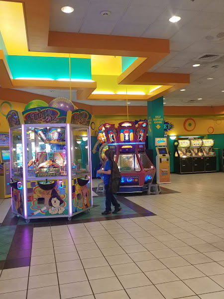 Hoopla's Family Fun & Longshots Grill