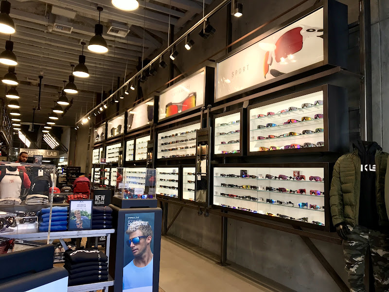 OAKLEY