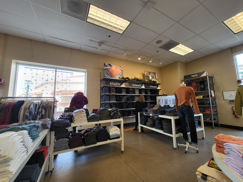 Lucky Brand Outlet