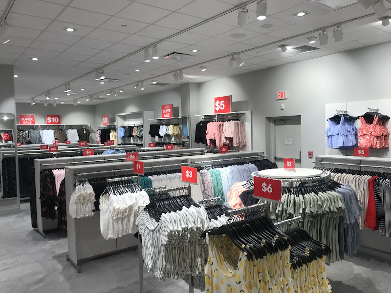 H & M