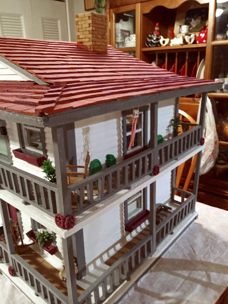 Suzanne's Dollhouses & Miniatures