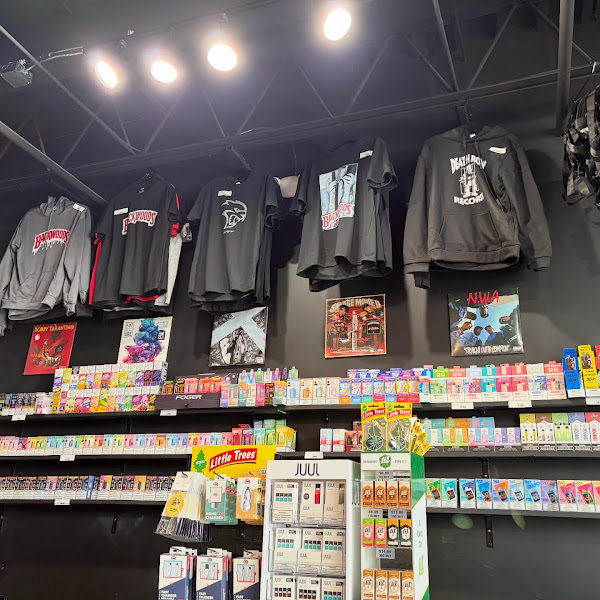 Up N Smoke Vapors - Manchester