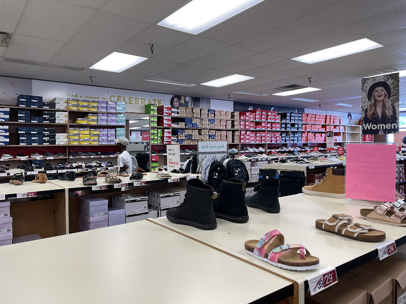 Famous Footwear Outlet